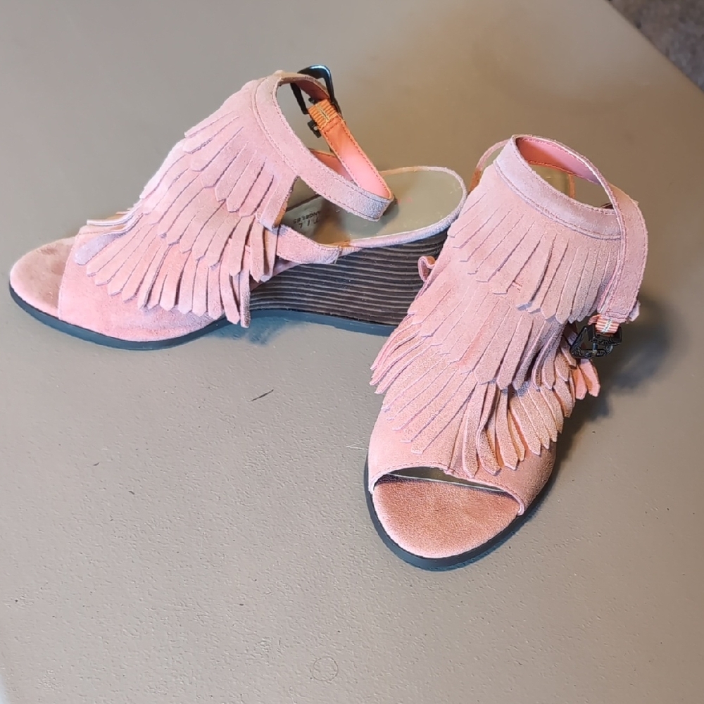 Very Volatile Pink Fringed Wedges